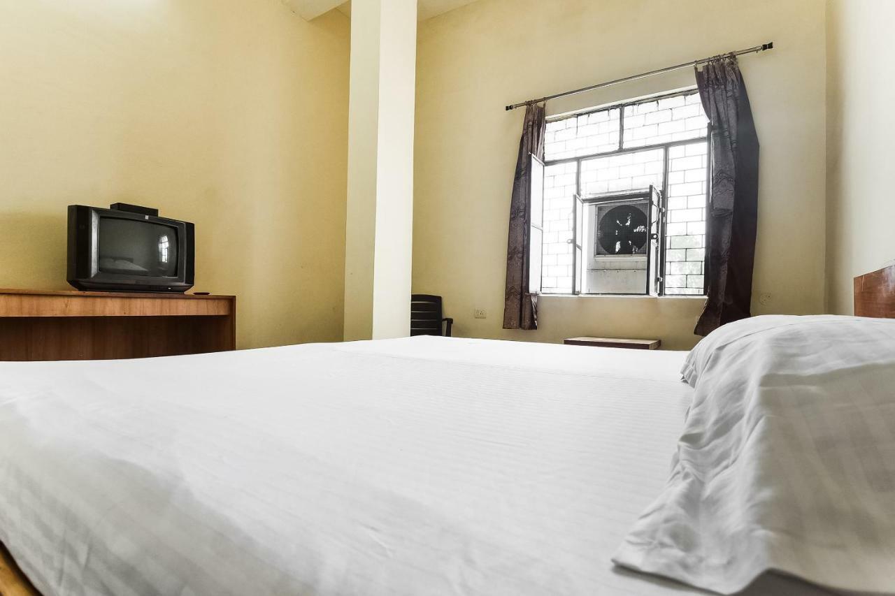 Hotel Lalit Palace Babina Exterior photo